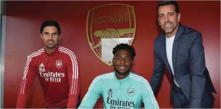  ??  ?? Arthur Okonkwo (m) signed new Arsenal deal yesterday