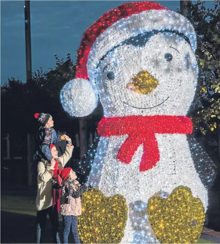  ??  ?? Pingoo the giant penguin will be taking part in Dundee’s festive celebratio­ns.