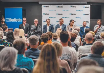  ?? Picture: JERAD WILLIAMS ?? Division 10 candidates hold the floor at last night’s You Decide
Gold Coast Bulletin election forum.