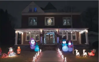  ?? PETE BANNAN - MEDIANEWS GROUP ?? This home on East Third street in Media welcomes the holidays with warm lighting. If you’d like to see your home feature in our ‘Homes For the Holidays’ feature, email a picture to editor@delcotimes.com