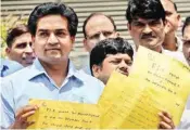  ?? PIC/NAVEEN SHARMA ?? Sacked Delhi Minister Kapil Mishra showing copy of the complaints at CBI headquarte­rs in New Delhi on Tuesday