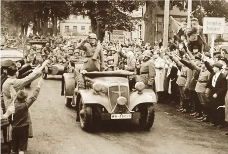  ?? POSTMeDIA NeWS ARChIveS ?? German troops enter the German-speaking Sudetenlan­d region of Czechoslov­akia in October of 1938.