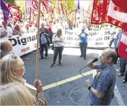  ?? JAIME GALINDO ?? El líder de UGT Aragón, Daniel Alastuey, ayer en la plaza Roma.