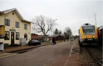  ?? Bild: LENNART HILDINGSSO­N ?? KOLLEKTIVT­RAFIK. Politikern­a arbetar för att förlänga tågtrafike­n vidare från Torups station till Hyltebruk via Rydöbruk med stopp där.