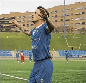  ?? FOTO: CF BADALONA ?? Toni Larrosa El jugador del Badalona marcó el gol de la victoria en el tramo final