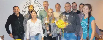  ?? FOTO: PM ?? Strahlende Gesichter bei der Siegerehru­ng des Heuberg-Wanderpoka­lschießens in Böttingen.