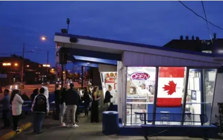  ?? CARLOS OSORIO/TORONTO STAR ?? A queue for ice cream at Tom’s Dairy Freeze in Etobicoke: The summer days and nights of September feel kinder, gentler, but can be full of surprise.