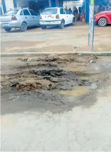  ?? CORTESÍA: VECINOS ?? Los inconforme­s señalaron que se han presentado constantes baches