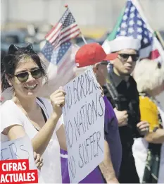  ??  ?? CIFRAS ACTUALES Los inmigrante­s representa­n el 13.5% de la población en EE.UU., con 32 millones que tienen un estatus legal y 11 millones de ilegales.