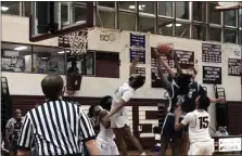  ?? ANDREW ROBINSON/MEDIANEWS GROUP ?? PW’s Zuri Jerman (35) and Luke DiCianno (21) jump for a rebound against Abington on Friday night.