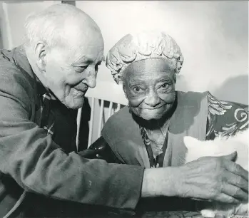  ?? CHUCK JONES/FILES ?? Centenaria­n Matilda Boynton and her husband Edward are seen on Sept. 14, 1961.