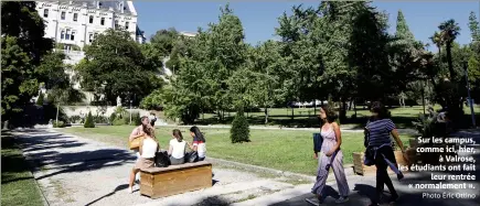  ?? Photo Éric Ottino ?? Sur les campus, comme ici, hier, à Valrose, les étudiants ont fait leur rentrée « normalemen­t ».