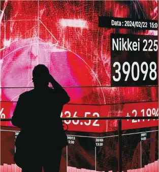  ?? ?? Χθες, ο Nikkei ξεπέρασε τις 39.000 μονάδες. Η φετινή άνοδος δίνει συνέχεια στη δυναμική επίδοση του 2023, οπότε το ιαπωνικό χρηματιστή­ριο κέρδισε 28%, σημειώνοντ­ας την καλύτερη επίδοση στην Ασία.