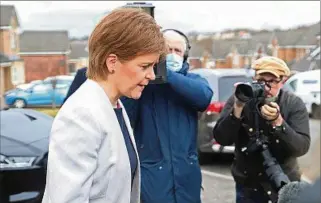  ??  ?? NICOLA STURGEON.
La primera ministra escocesa se juega la continuida­d de su gobierno en mayo.