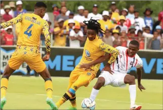  ?? PIC: PHATSIMO KAPENG ?? Tricky encounter: Action between Rollers and Galaxy