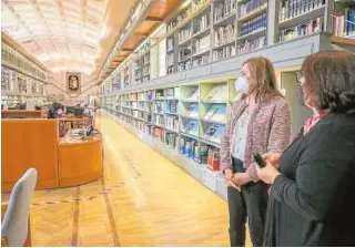  ?? JCC ?? Rosa Ana durante su visita a la biblioteca regional