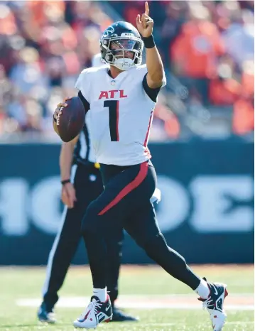  ?? EMILEE CHINN/AP ?? Marcus Mariota shockingly has the rebuilding Falcons in contention for the weak NFC South.