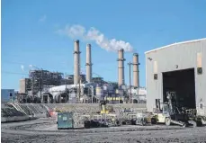  ?? FOTO: EDDIE MOORE/IMAGO IMAGES ?? Kohlekraft­werke wie dieses im US-Bundesstaa­t Pennsylvan­ia sollen bis 2035 schließen.