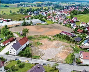  ?? Foto: Michael Kalb ?? Ein typischer Fall für viele Gemeinden in der Region ist Horgauergr­eut: Auf aufgelasse­nen Bauernhoff­lächen mitten im Ort sind jetzt Wohnblocks geplant. In der Bevölkerun­g löste das Kontrovers­en aus – es kam zum Bürgerents­cheid.