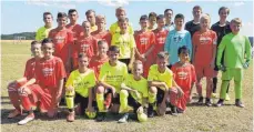  ?? FOTO: AL ?? D-Jugend: SGM Deißlingen/rot - SGM Heuberg/gelb. Im Endspiel besiegte die SGM Heuberg den SGM Deißlingen mit 2:1.