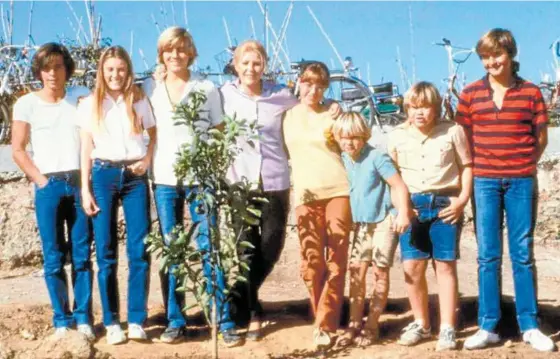  ?? Foto: RTVE ?? Miguel Joven (Tito) era el más joven de la pandilla. En la imagen, con sus compañeros de la serie.