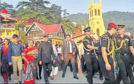  ?? SANSTA/HT ?? ■ President Ram Nath Kovind along with his family members takes a stroll on The Ridge in Shimla on Tuesday. DEEPAK
