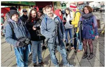  ??  ?? Après avoir notamment arpenté le quartier des Mesnils-Pasteur, les apprentis cinéastes avaient rendez-vous samedi 9 décembre pour un tournage en centre-ville.