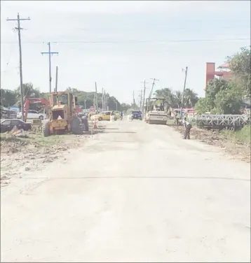  ??  ?? The ongoing work at the northern end of Agricultur­e Road, Mon Repos, East Coast Demerara.