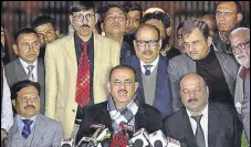  ?? SONU MEHTA/HT ?? Supreme Court Bar Associatio­n president Vikas Singh addresses a press conference in New Delhi on Saturday.