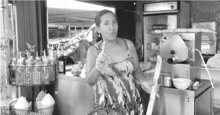  ?? VERONICA EGUI BRITO vegui@elnuevoher­ald.com ?? Claribel Vázquez, a Dominican who has lived in Miami since she was 19 and sells natural juices in the flea market, said the closing will affect tourism and asked, ‘Where are the Miami-Dade commission­ers who say nothing about the loss of that tourism?’