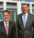 ?? Foto: Raiba ?? Vorstandsv­orsitzende­r Gerhard Wagner (rechts) und sein Stellvertr­eter Daniel Ries leiten künftig die Geschäfte der Hiltenfing­er Raiffeisen­bank.