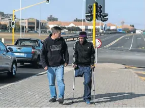  ?? Pictures: Simphiwe Nkwali ?? Xolani Luvuno and his patron, Hein Venter, at the intersecti­on where they met.