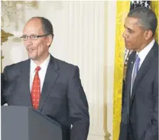  ?? / EFE ?? Barack Obama escucha a Thomas Pérez, tras nominarlo para secretario de Trabajo.