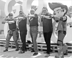  ??  ?? Communicat­ions and Multimedia Minister Datuk Seri Dr Salleh Said Keruak (centre) along with The New Straits Times Press Malaysia Berhad (NSTP) chief executive officer Datuk Seri Abdul Jalil Hamid (second left) and popular mascot Ejen Ali at the...