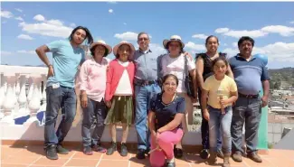  ?? Tomás Baños ?? Familias de Tulancingo, Hidalgo, conocen la parroquia en forma de barco ubicada en San Andrés Buenavista.