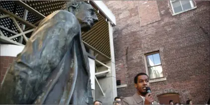  ?? The Canadian Press ?? A statue of Sir John A. Macdonald overlooks the Imam at Masjid Al-Iman. The mayor of Victoria says a statue of Prime Minister John A. Macdonald will be removed from the front entrance to city hall as a gesture of reconcilia­tion with First Nations.