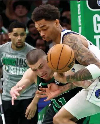  ?? STAFF PHOTO — STUART CAHILL/BOSTON HERALD ?? Boston Celtics guard Payton Pritchard, left, battles Dallas Mavericks forward P.J. Washington for the ball Friday night at the TD Garden. The Celtics earned their 10th straight win.