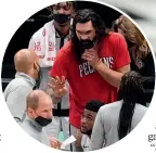  ??  ?? Steven Adams’ support for his teammates was appreciate­d.