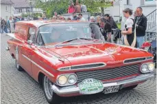  ?? FOTO: ARCHIV ?? 180 Oldtimer erreichen bei der Bodensee-Klassik am morgigen Freitag den Marktplatz in Bad Saulgau.