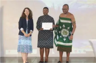  ?? ?? ▲ Tintsaba Crafts representa­tive receiving a certificat­e from Ministry of Commerce Industry and Trade Principal Secretary Siboniso Nkambule and US Embassy Eswatini Charge D’Affaires Caitlin Piper.