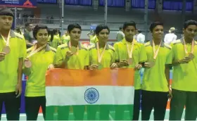  ??  ?? Members of the Indian team pose with their medals.