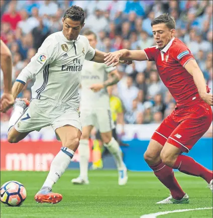  ?? FOTO: J. A. SIRVENT ?? Lenglet, ante Cristiano Ronaldo El defensa del Sevilla está en la lista de objetivos del Barça