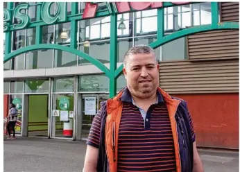  ??  ?? Abdelkader Tadjer compte investir près de 300 000 euros pour aménager son hammam dans les halles d’Auchan, sur une surface de 370 m2.