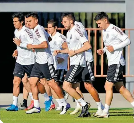  ?? FOTOS: @MISELECCIO­N ?? El grupo entrena motivado y bajo la consigna de alcanzar el boleto olímpico.