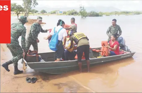  ?? (GDF Photo) ?? Members of the Guyana Defence Force assisting flood-affected residents in Lethem and surroundin­g areas. The army has been working with the region by providing a boat shuttle service for residents from 6 am to 6 pm daily.