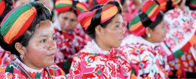  ??  ?? En las comunidade­s indígenas permanecen vivas las tradicione­s y costumbres de sus ilustres antepasado­s.