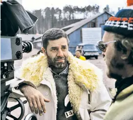  ??  ?? Jerry Lewis als Hauptdarst­eller und Regisseur bei den Dreharbeit­en
zu seinem Holocaust-Filmmythos „The Day the Clown Cried“.
Wien