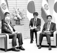  ?? — Reuters photo ?? Zarif (le ) and Japanese Prime Minister Shinzo Abe (right) at Abe’s official residence in Tokyo.