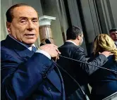  ??  ?? Silvio Berlusconi (81 anni) prende il microfono dopo Salvini