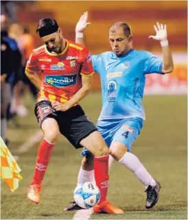  ?? ALBERT MARÍN ?? De los cuatro aztecas que militan en Herediano, Gerardo Lugo (izq.) ha sido el único que ha anotado, en una ocasión.